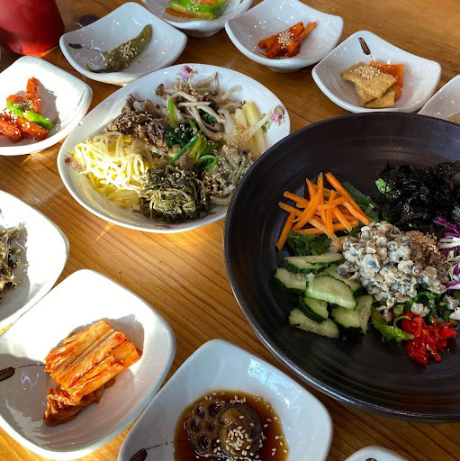 푸짐한 식사의 완성, '쉬어가기좋은날식당'에서 하동재첩회덮밥 즐기기